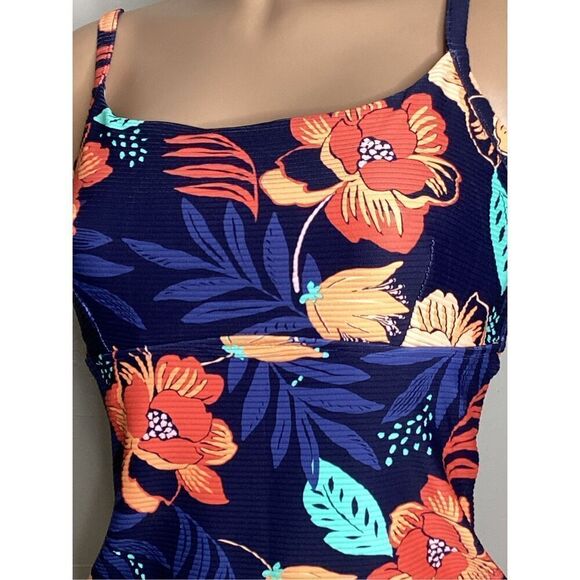 New. Seafolly tropical tankini set. DD-cup. Medium/Large. Retails $198 - Picture 6 of 11